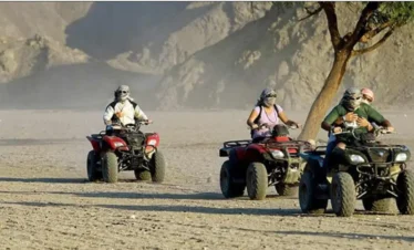 Hurghada Quad fahren in der Wüste mit Sanddünen und Abenteuer
