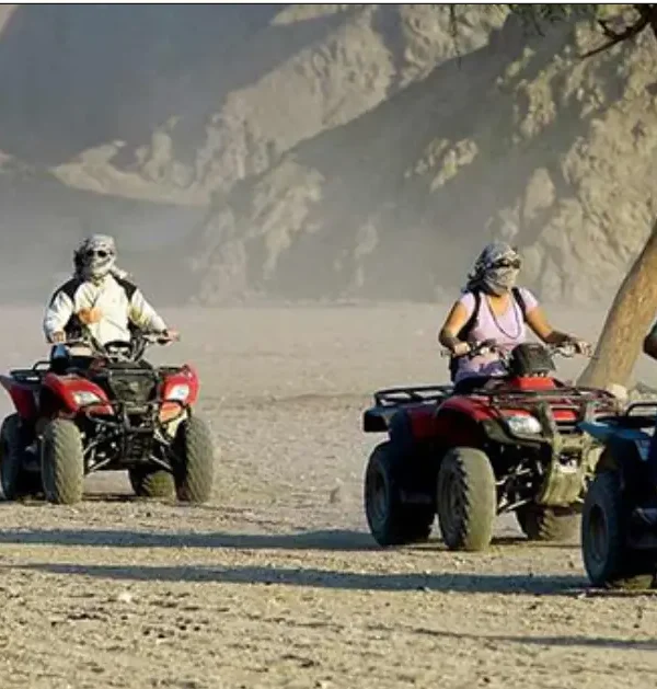 Hurghada Quad fahren in der Wüste mit Sanddünen und Abenteuer